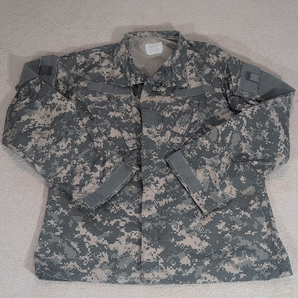U.S. Military Uniform BDU Light Jacket Mens Size M Digital ACU Camouflage